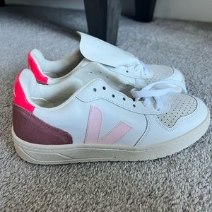 Veja sneakers - size 36 (US 5) Brand new!